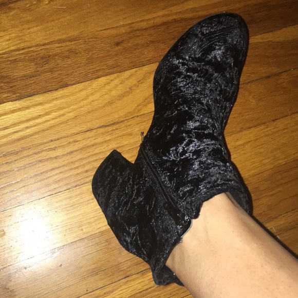 SO Shoes - 🦋Black Velvet Zip Boots